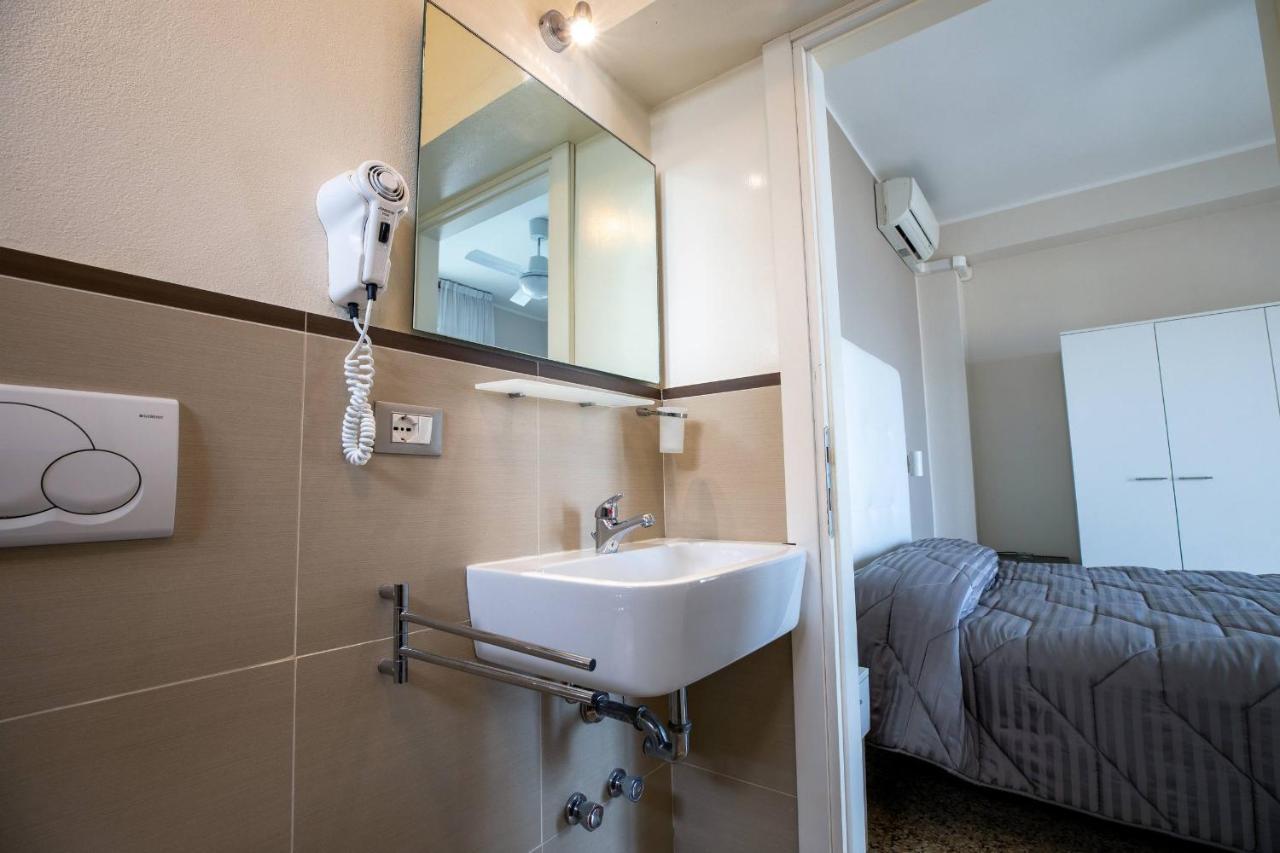 Hotel Deanna Беллария-Иджеа-Марина Экстерьер фото