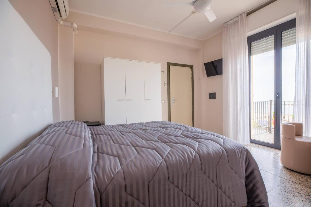 Hotel Deanna Беллария-Иджеа-Марина Экстерьер фото
