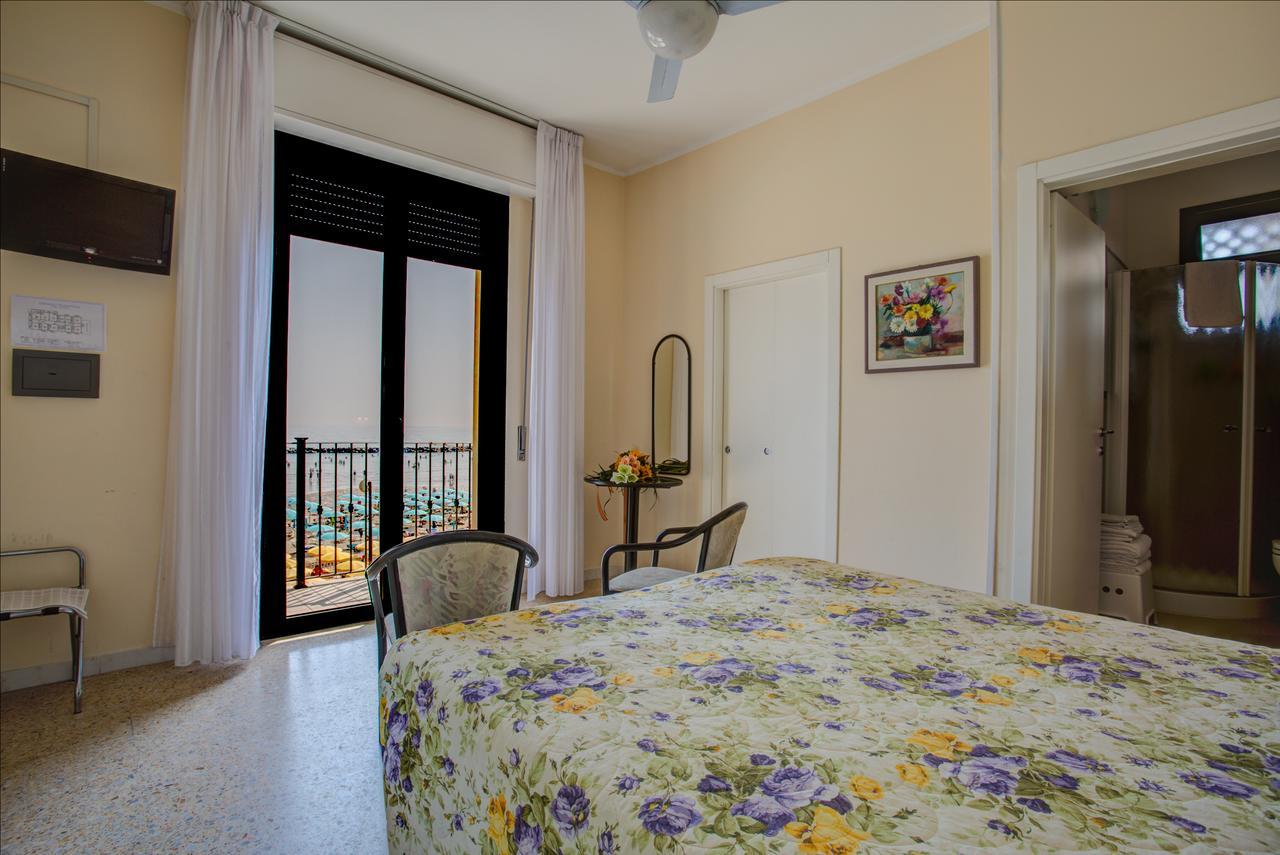 Hotel Deanna Беллария-Иджеа-Марина Экстерьер фото