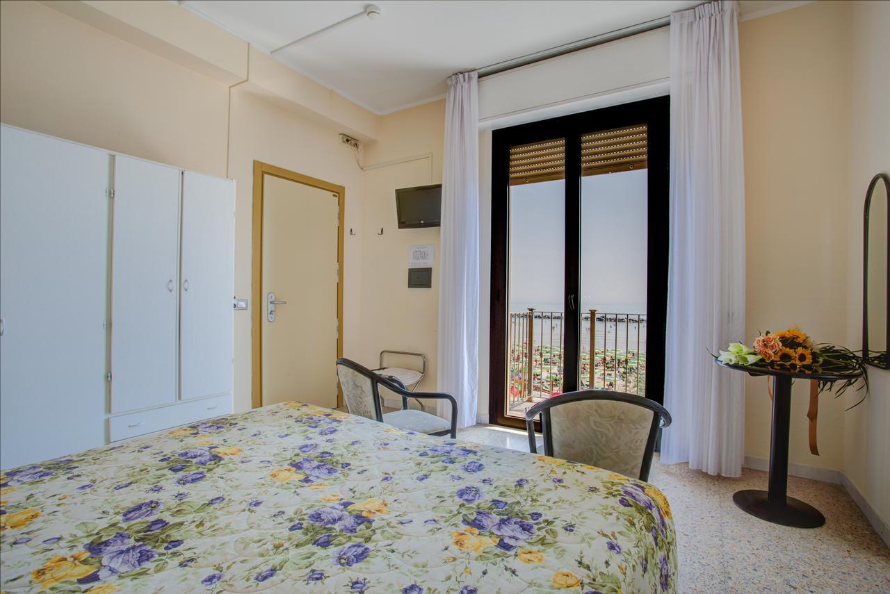 Hotel Deanna Беллария-Иджеа-Марина Экстерьер фото