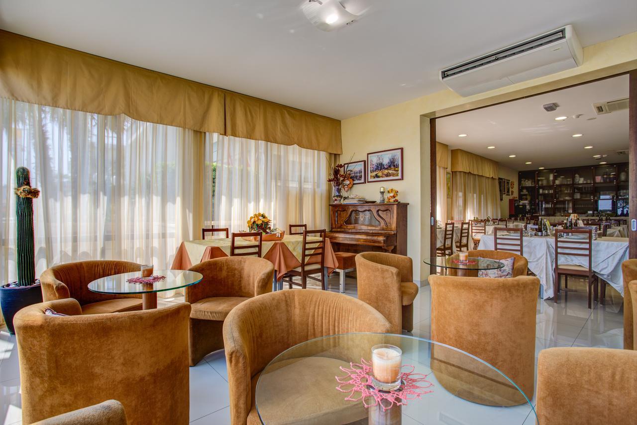 Hotel Deanna Беллария-Иджеа-Марина Экстерьер фото